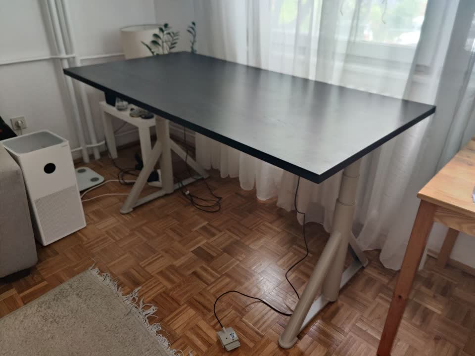 Продаю стол с электроподъёмником IKEA IDASEN