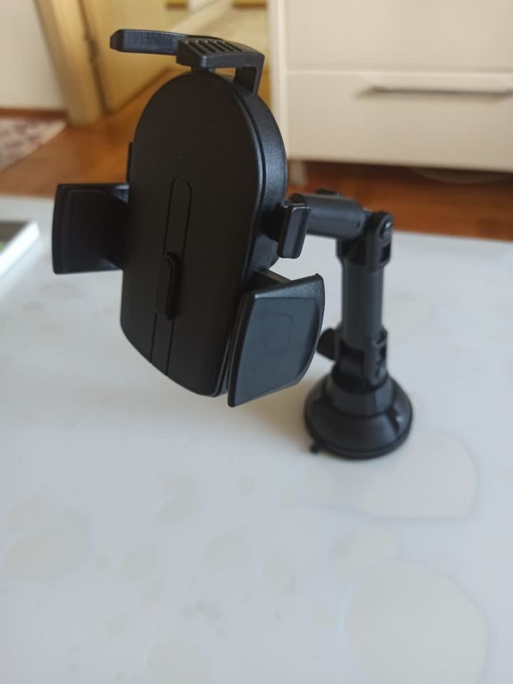 Prodajem auto držač za telefon