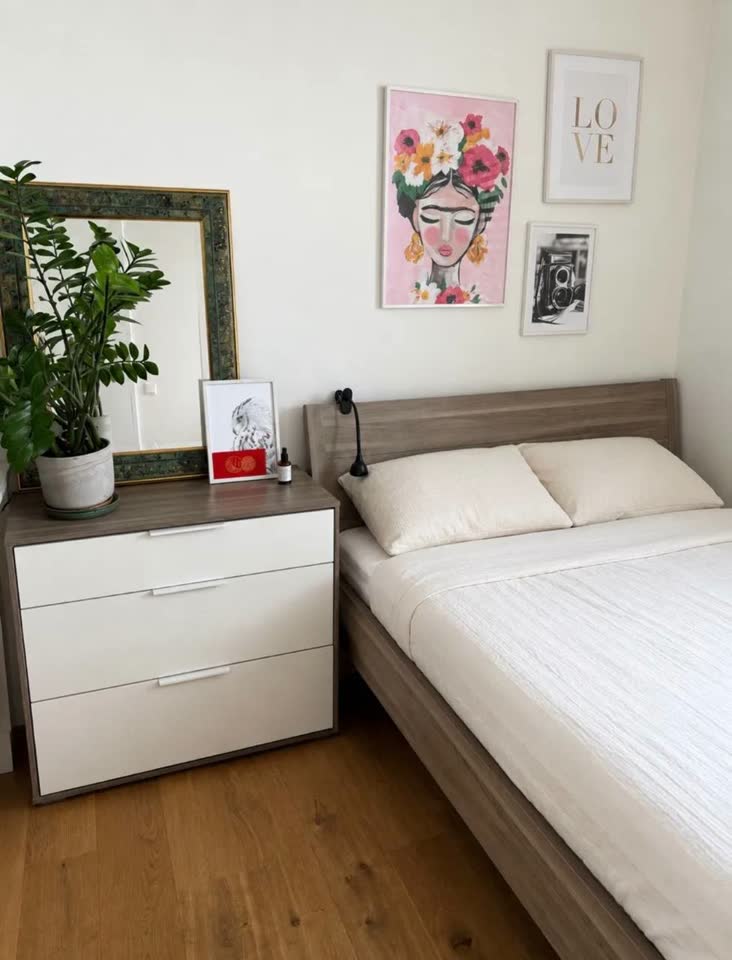 Komoda i krevet IKEA NYVOLL