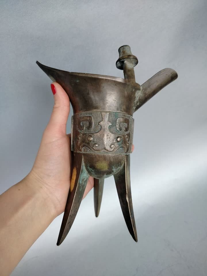 Антикварные ритуальные и декоративные предметы