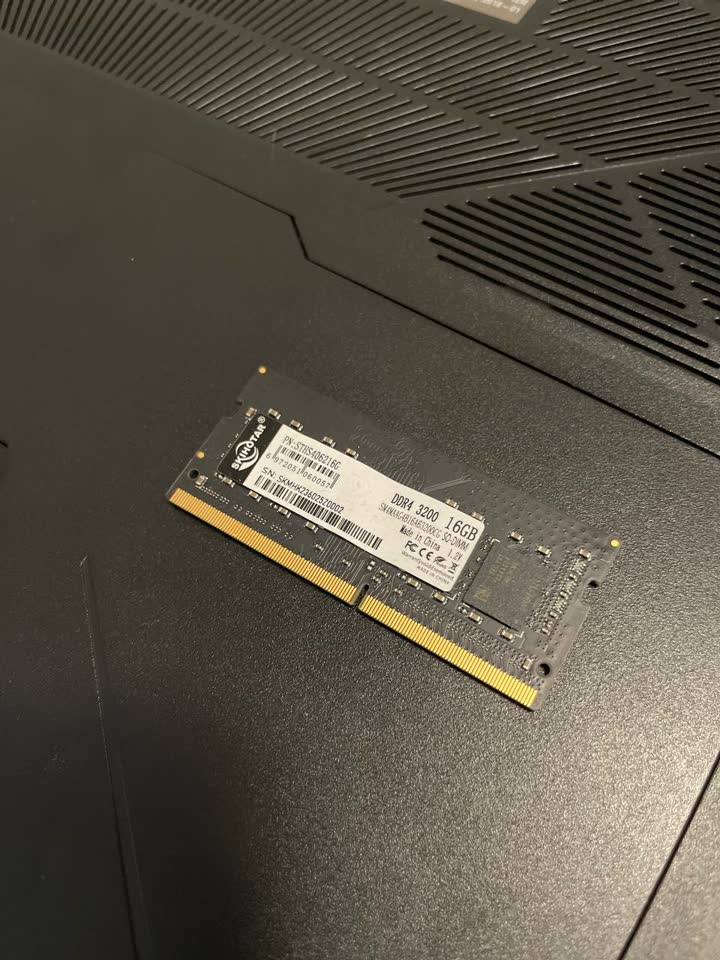 Prodajem dva modula RAM memorije za laptop