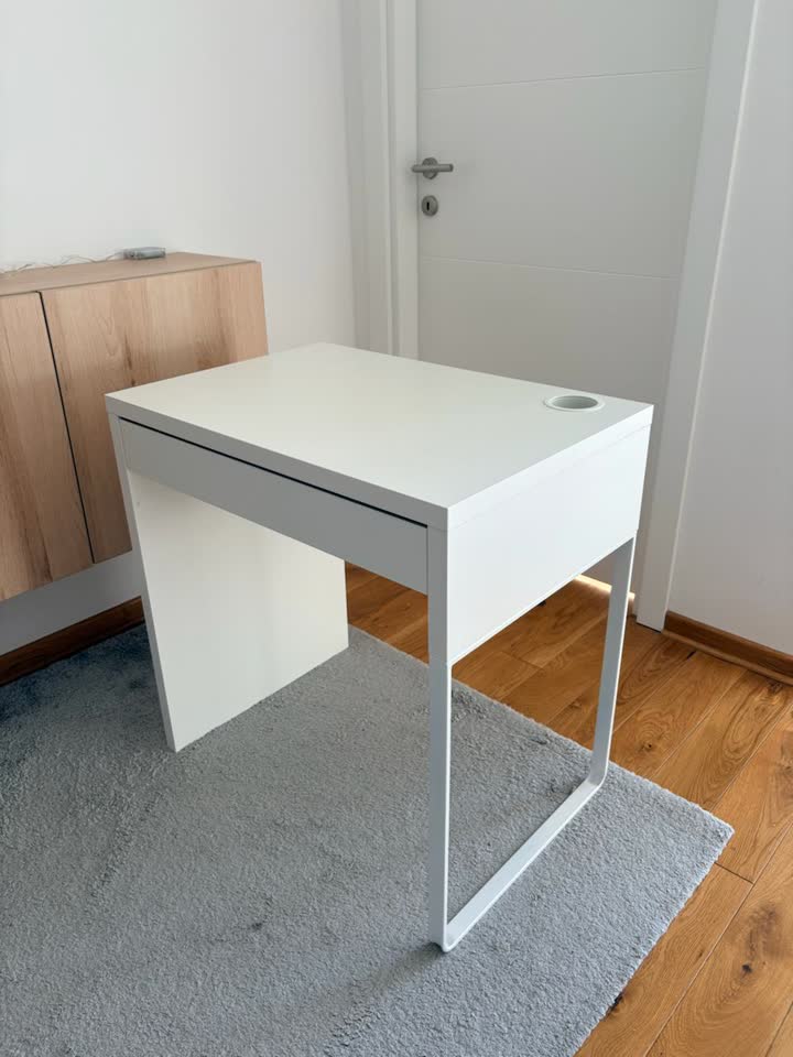 Письменный стол IKEA MICKE