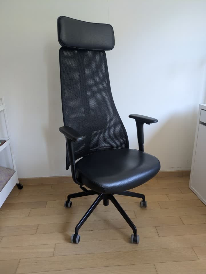 Продам стул компьютерный IKEA