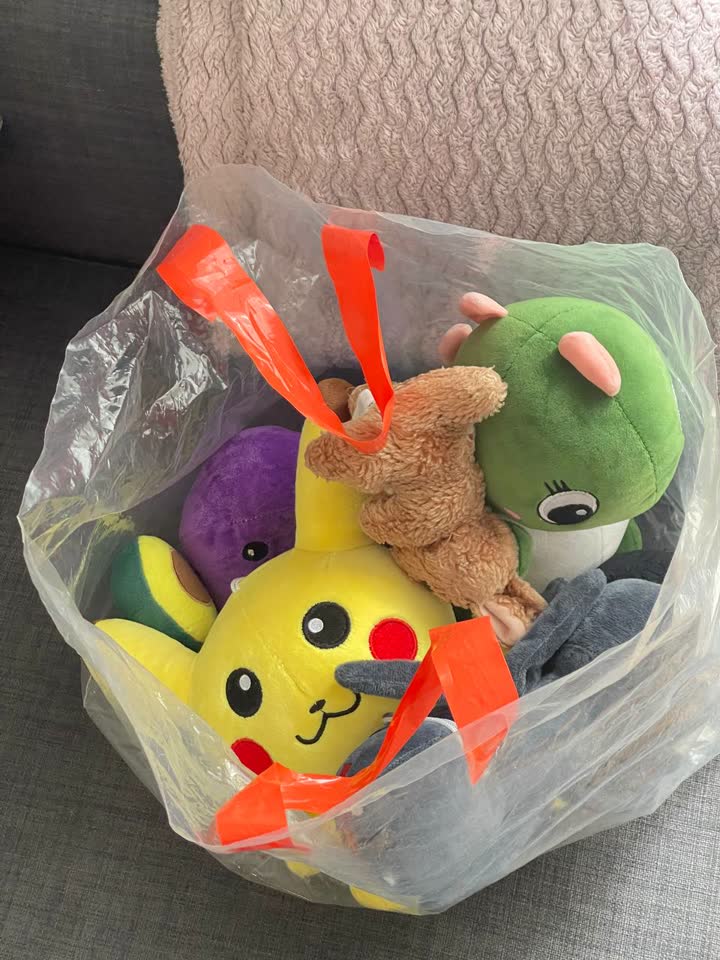 Poklanjam paket igračaka