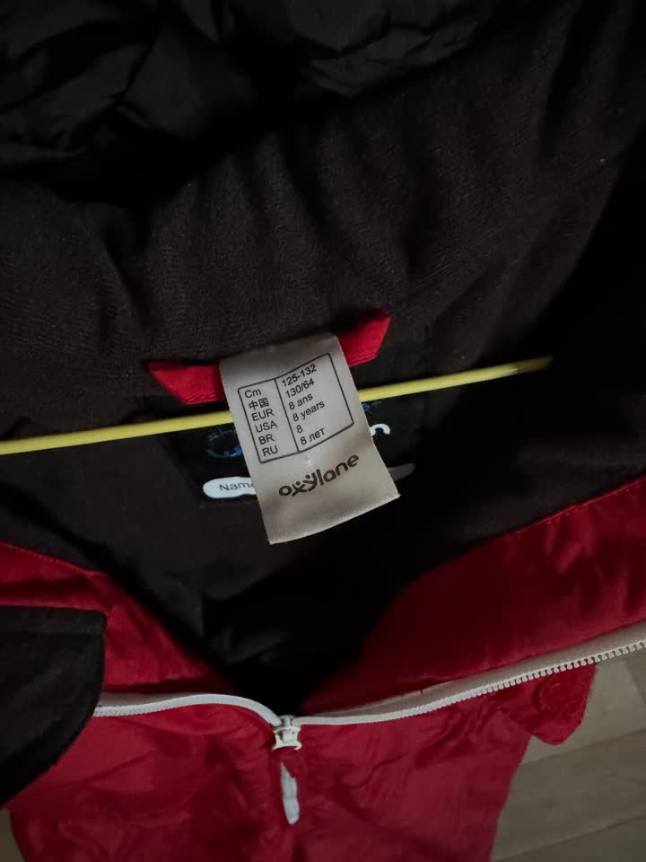 Dečiji kombinezon za jesen i proleće. Ali smo ga kupili da bismo ga koristili za vožnju na snoubordu, oblačen je 3 puta.