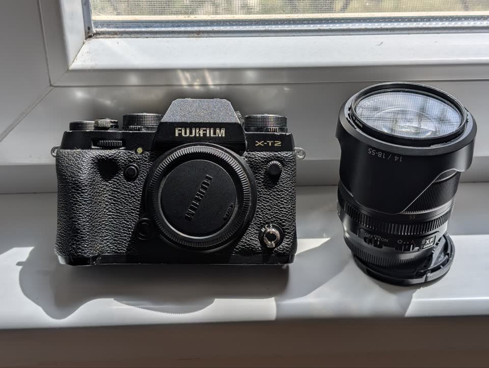 Продаю комплект Fujifilm X-T2 и объектив Fujinon 18-55mm
