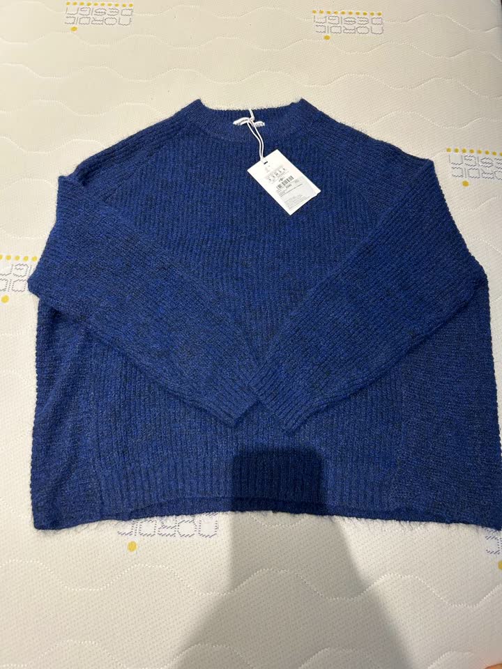 Nova i veoma lepa bluza iz Pull&Bear