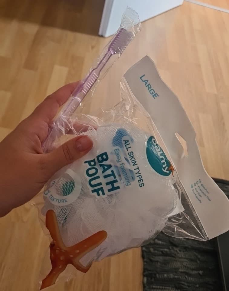 Sunđer za kupanje i četkica za zube