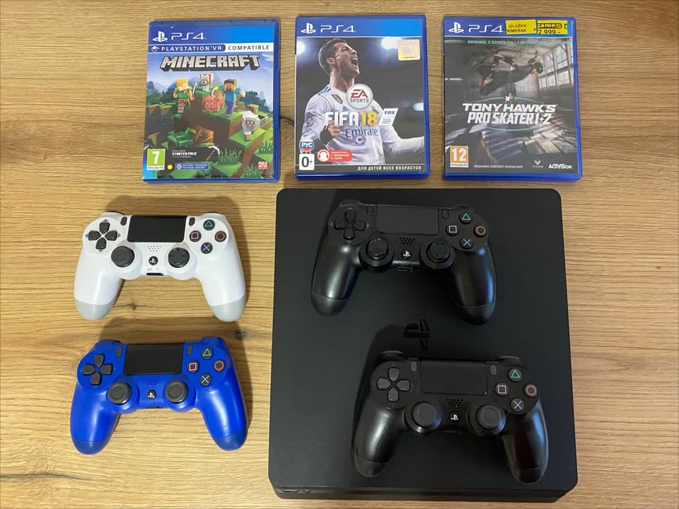 Ps4 + 4 džojstika