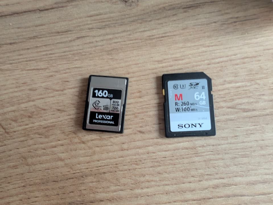 Флешки CFExpress и SD