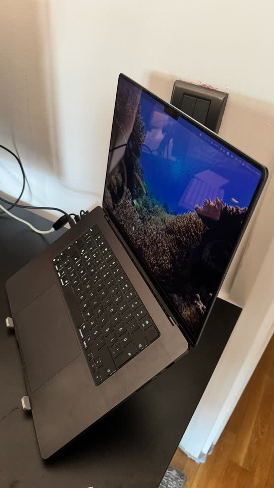 MacBook Pro M4 Pro 16" 24RAM/512GB