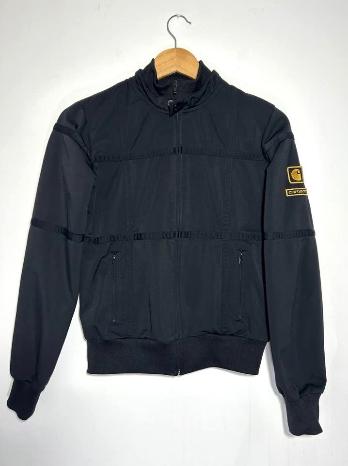 Женская одежда: куртка Bogner, кофта Carhartt, пуховик NIKE ACG, плащ Michael Kors