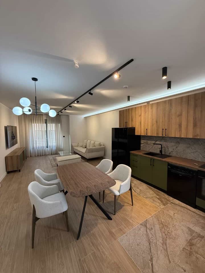 Izdajem stan u Vračaru, 65 m²