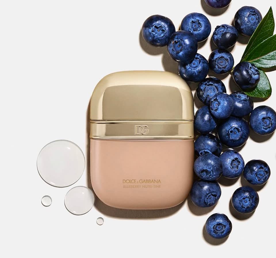 Тональный тинт DOLCE & GABBANA Blueberry Nutri Tint 1N светлый оттенок
