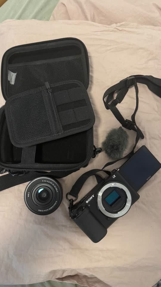Продам камеру Sony ZV E10 kit 16-50