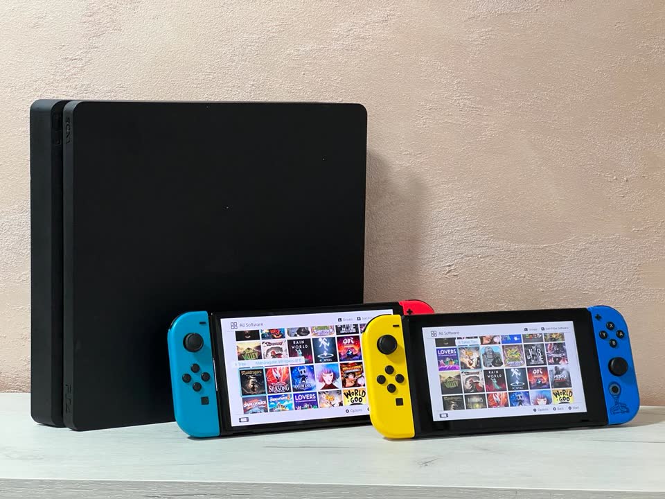 На продажу три игровые консоли