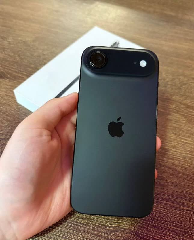 Prodajem iPhone Air 256 GB