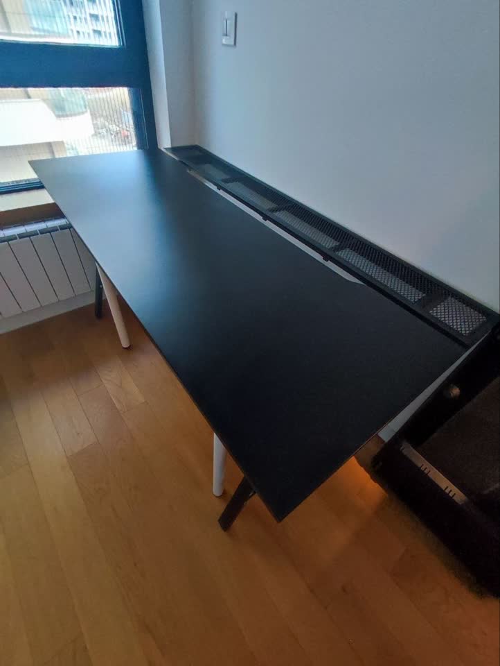 Рабочий стол Ikea Utespelare