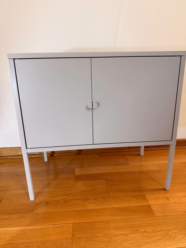 Jedna noćna stočica LIXHULT IKEA