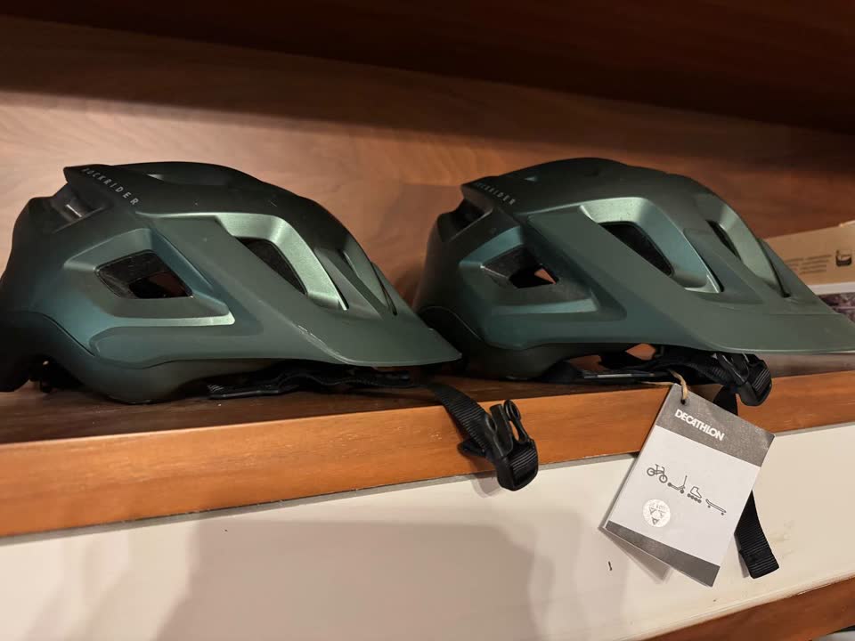 Продам 2 велосипедных шлема