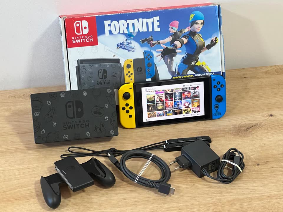Nintendo Switch Fortnite Edition (Rev.2)
