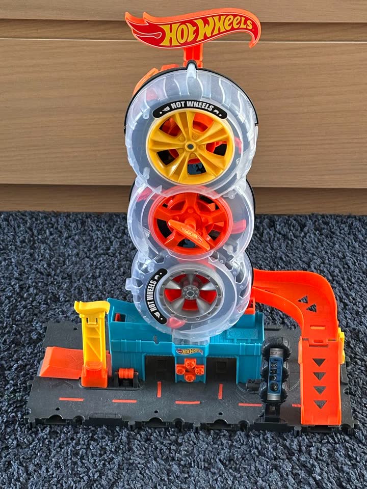 Hot wheels