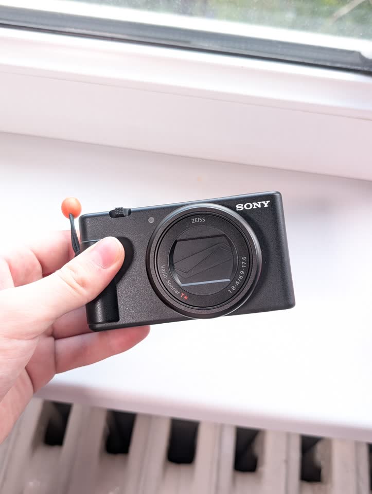Prodajem Sony ZV-1 II