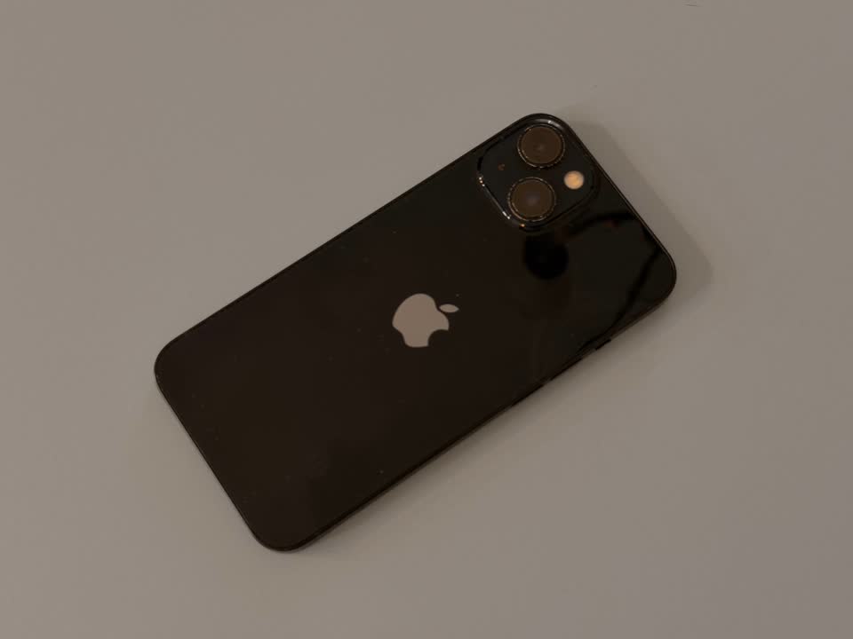 Prodajem iPhone 13 128GB Midnight (Crni)