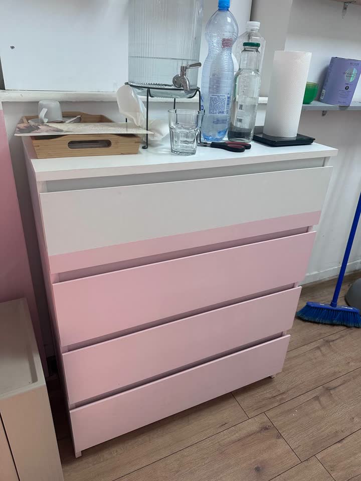 Komoda sa 4 fioke