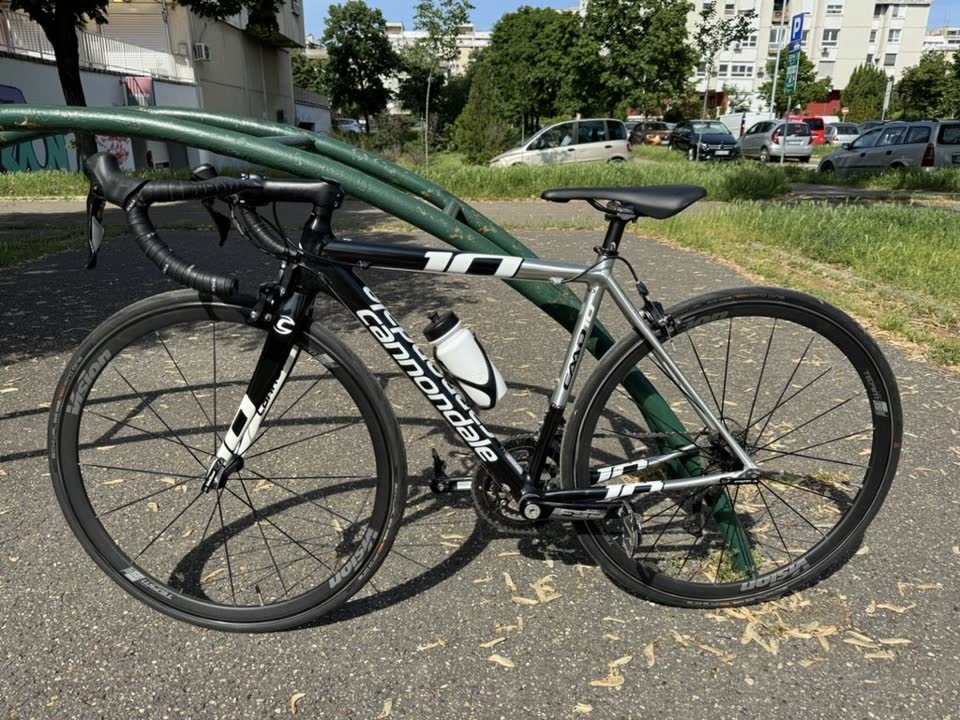 Шоссейный велосипед Cannondale CAAD 10
