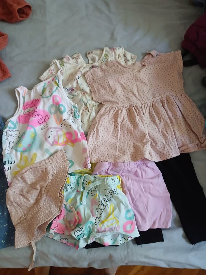 Poklanjam paket dečije odeće 82-86
