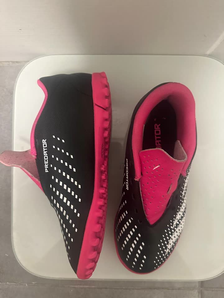 Fudbalske kopačke Adidas predator, broj 31, Zemun Ušće, Zeleni venac, 1500 din