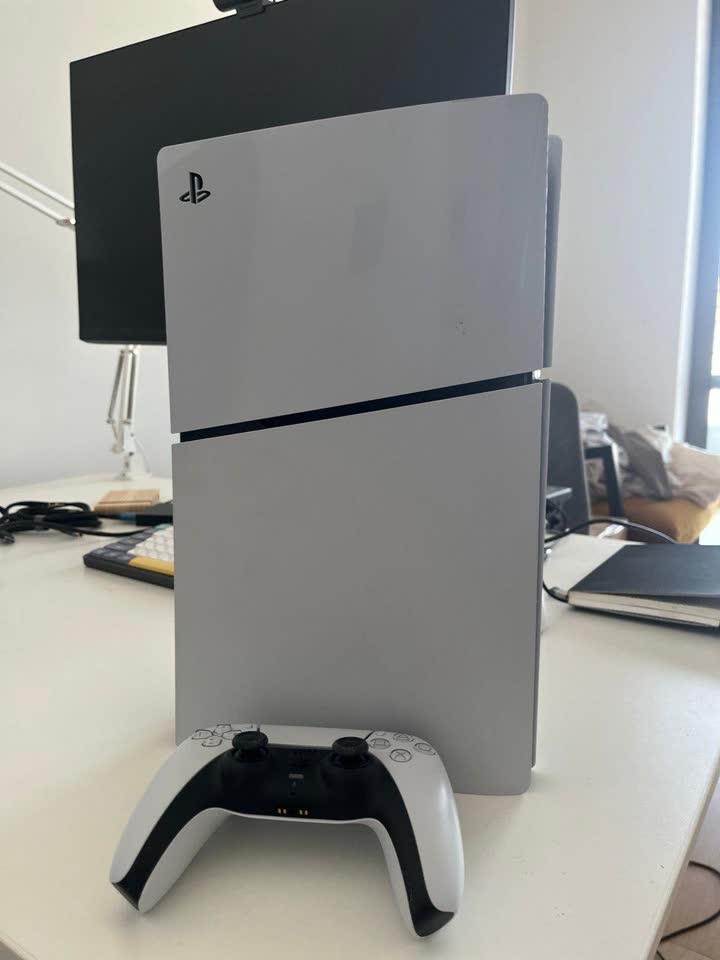 Продам Sony PlayStation 5 Slim (с дисководом)