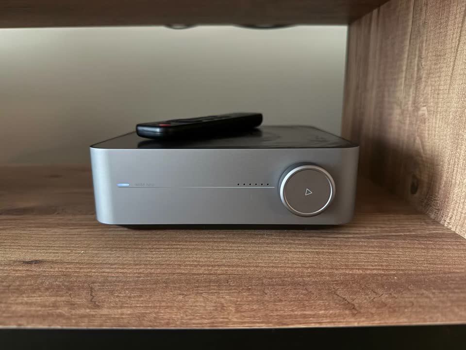 Усилитель WiiM Amp Space Gray и пассивные колонки Polk Audio Sig Elite ES15