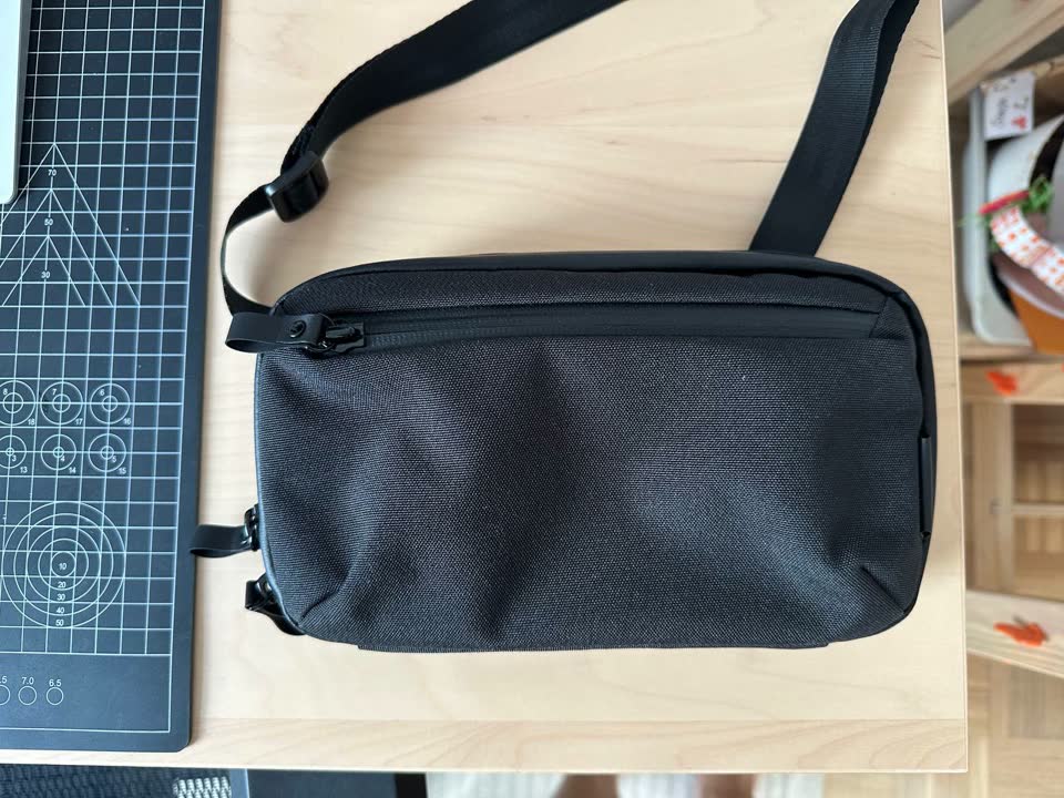 Torbica-neseser ALPAKA Elements Tech Case Mini Axoflux Black 600D