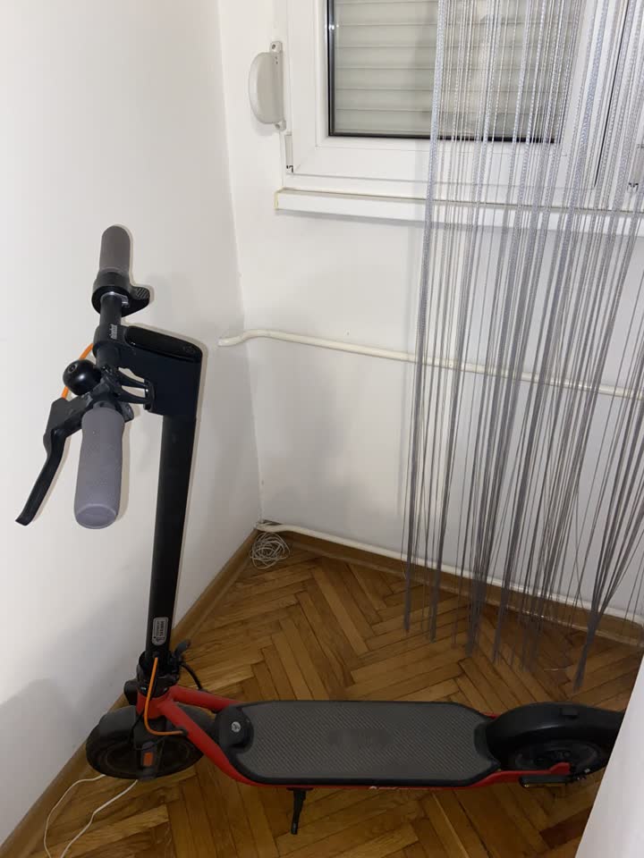 Prodajem trotinet Ninebot Kickscoter D28E u odličnom stanju