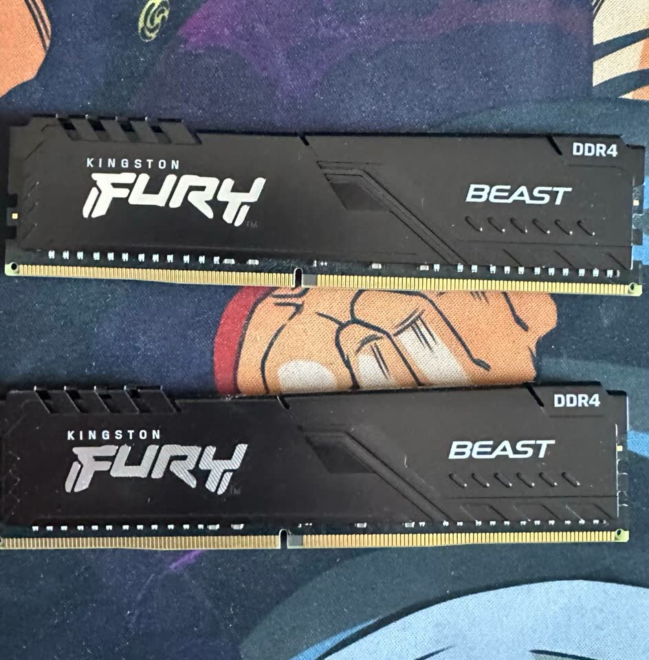 Prodajem operativnu memoriju Kingston Fury Beast. 32 Gb DDR4 3200 Mhz.