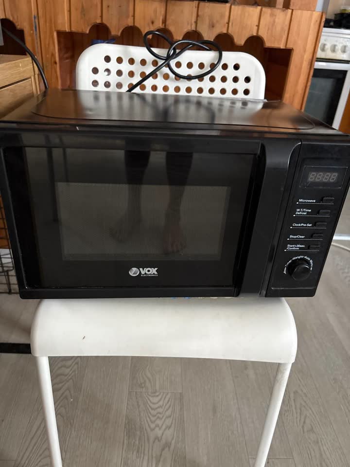 Микроволновка, пылесос Philips, кресло IKEA Poäng