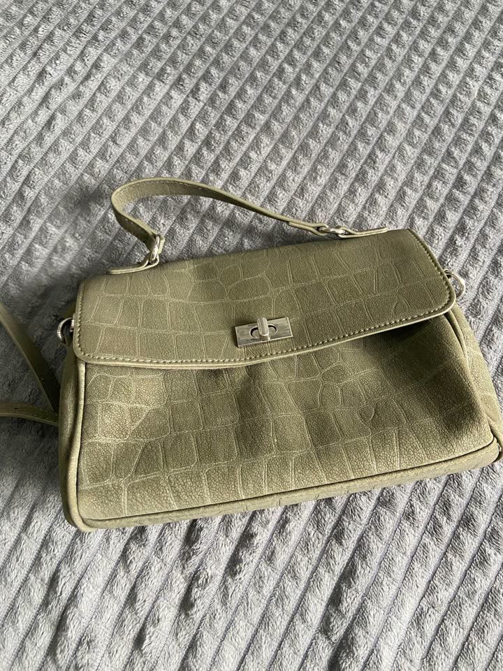1500RSD Kupljeno pre mesec dana, idealno stanje Beograd, Mirijevo 1