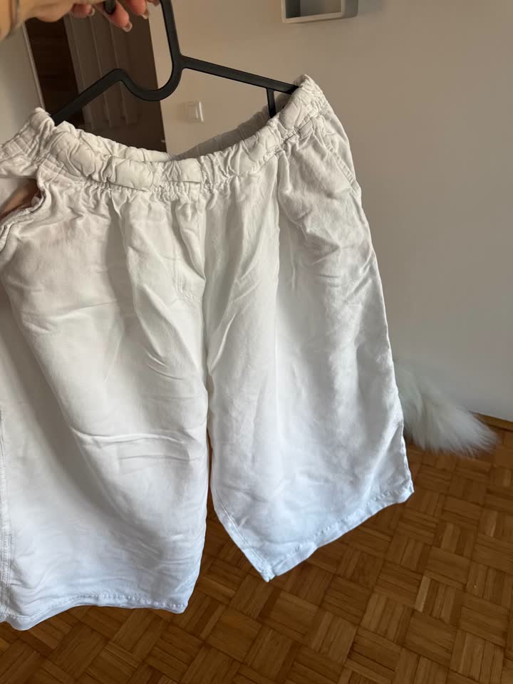Letnji komplet široke bermude + top na bretelice Oysho