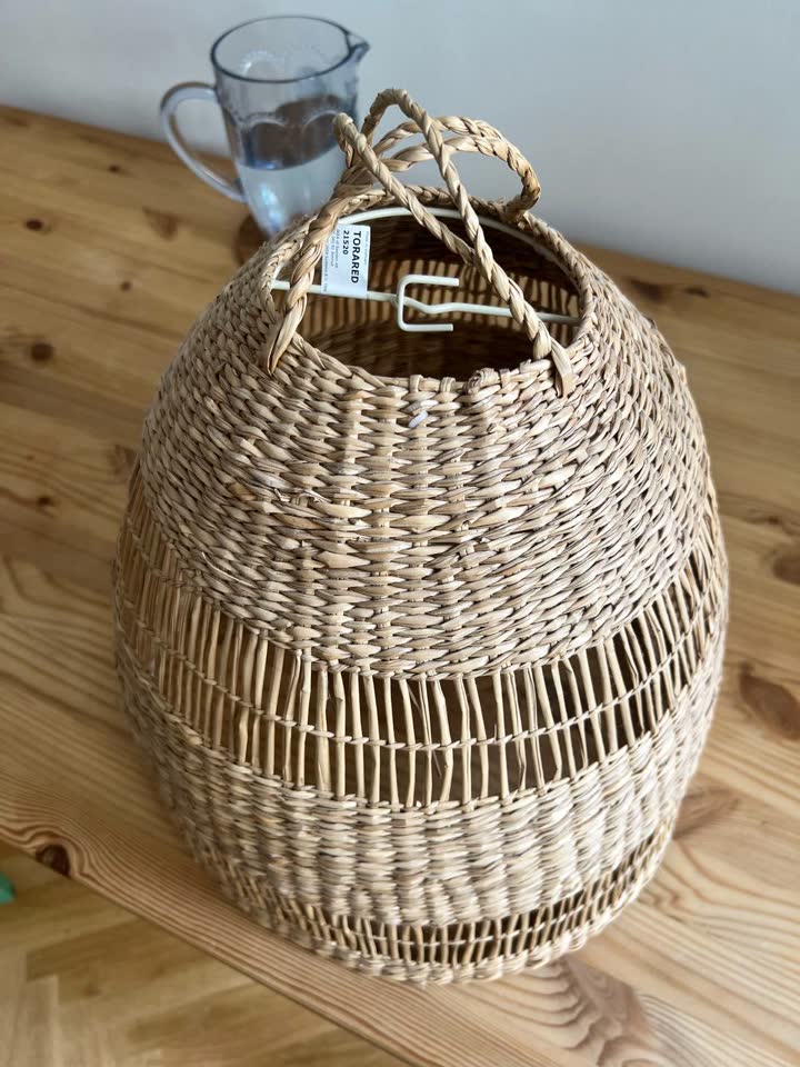 Abazur IKEA i saksija za balkon Jysk
