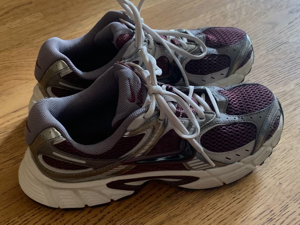 Женские кроссовки Nike, размер 40.5