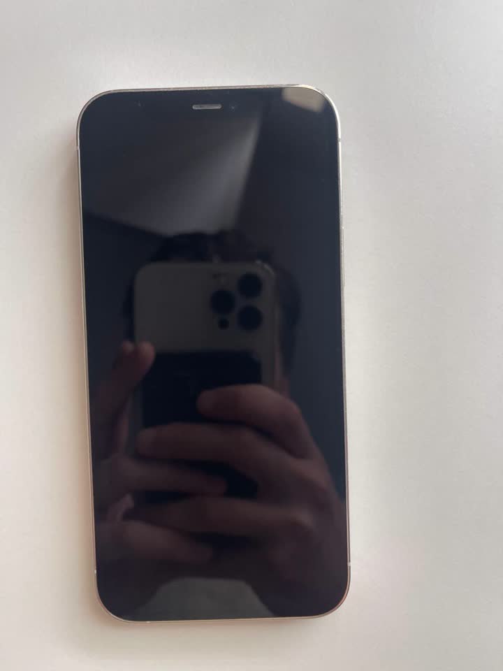 Prodajem iPhone 12 Pro 128 GB