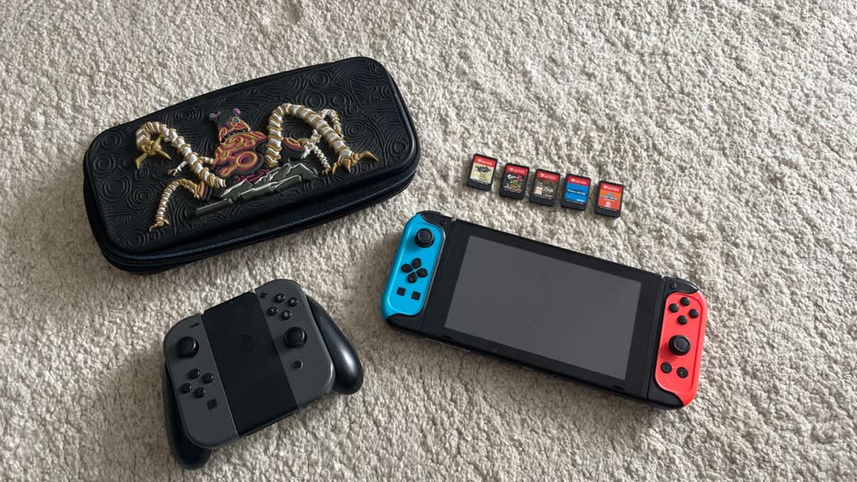Продам Nintendo Switch 1-я ревизия + Nintendo аккаунт 19 игр