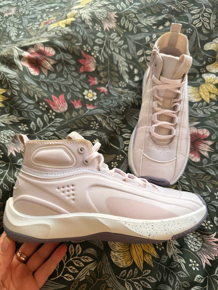 Новые Zara подошва гнется, легкие!