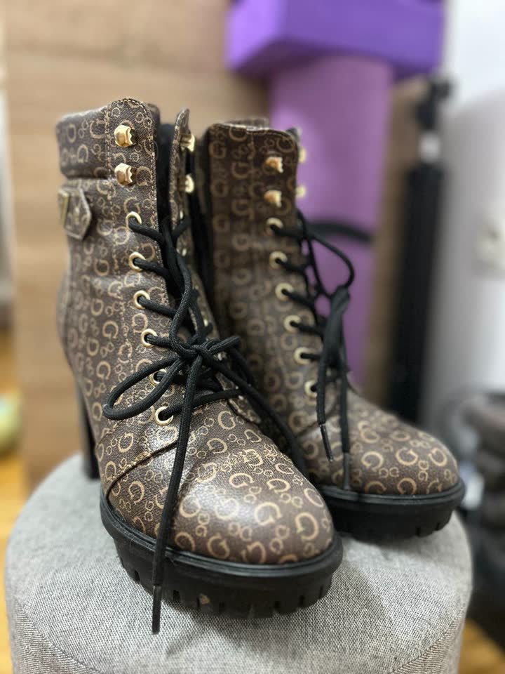 Prodajem čizme Guess