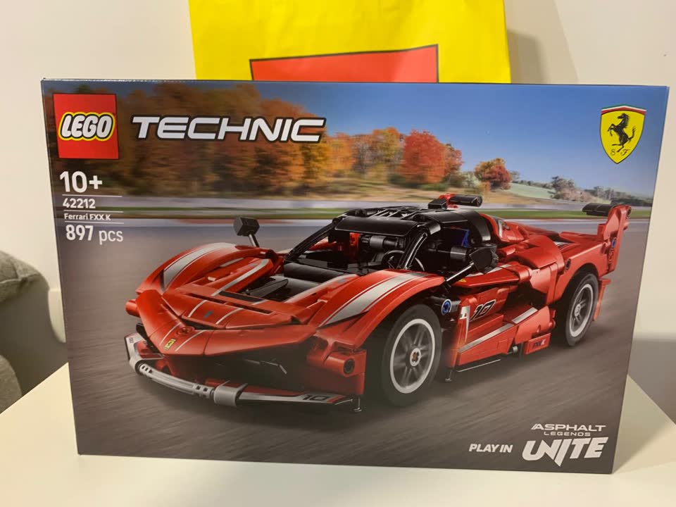 Продам три набора Lego
