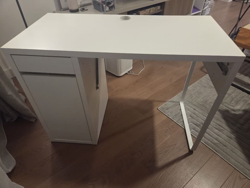 Стол IKEA MICKE
