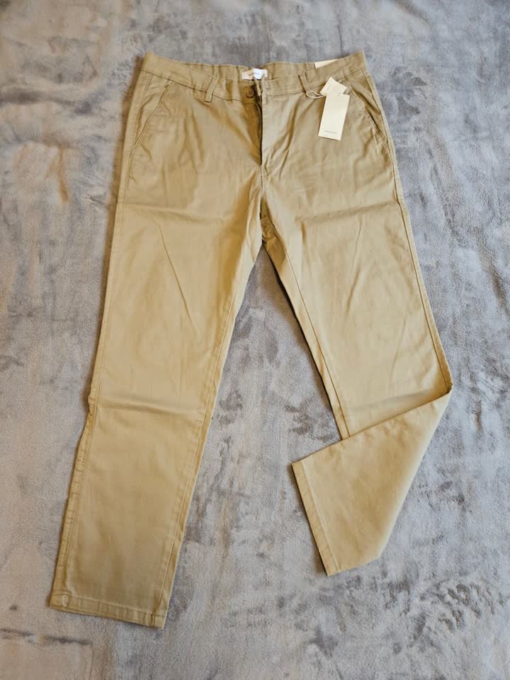 Muške farmerke i pantalone veličine približno W34 H32 / 54 RUS / 98–102 cm / L–XL