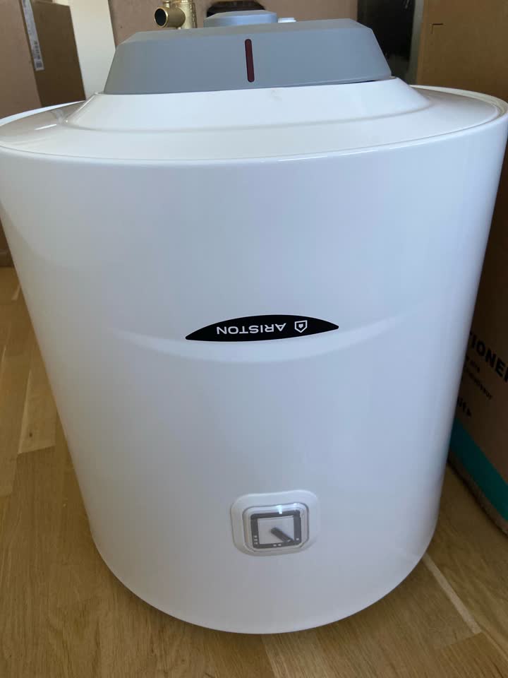 Prodajem novi bojler Ariston PRO1 R 50 V 2K